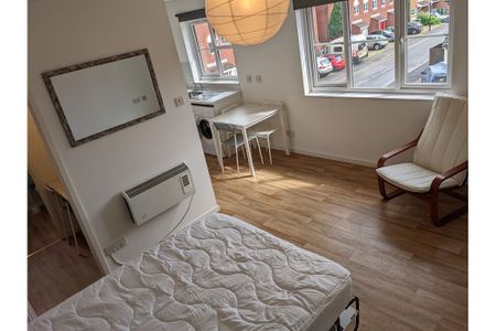 Studio Flat, Captains Place, SO14 - Photo 5