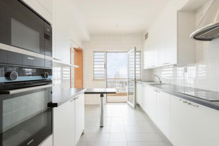 2 Bedroom Apartment, Lisboa - Photo 4