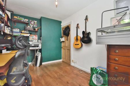 3 bedroom end of terrace house to rent - Photo 5