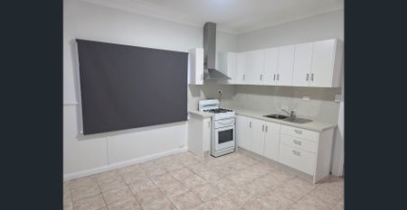 Renovated Cottage on Large Block - Photo 3