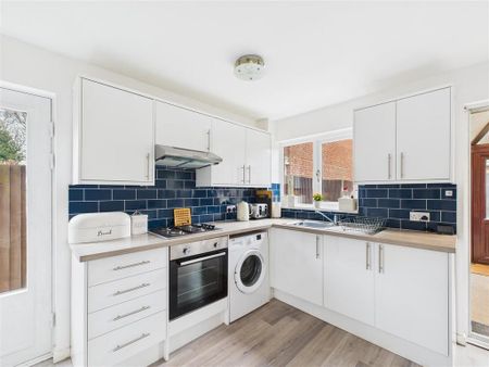 3 bedroom semi-detached house to rent - Photo 5