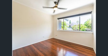 Spacious Family Home with Pool –3 Bedrooms + 2 Multipurpose Rooms as Bedrooms or Home Offices - Photo 2