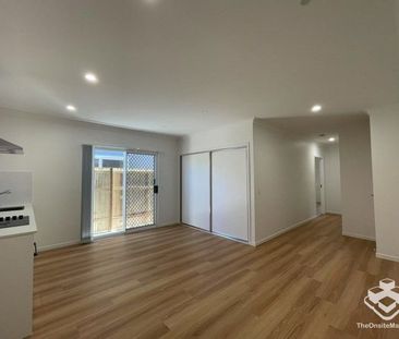 Brand-New Fully Furnished, All-Inclusive One-Bedroom Studio - Photo 2