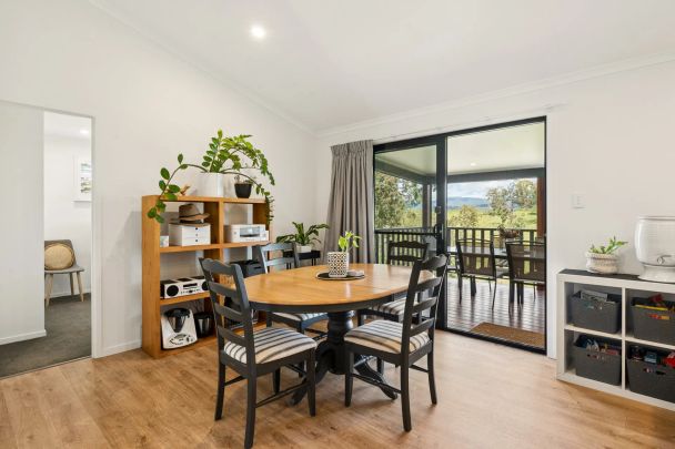 Modern 3-Bedroom retreat with stunning views and ultimate privacy - Photo 1