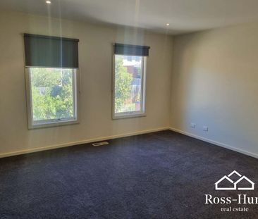 SPACIOUS FAMILY HOME WITH ENSUITE & DOUBLE GARAGE - Photo 6