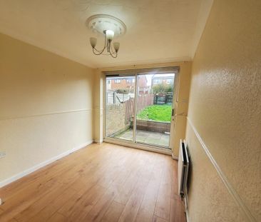 3 bedroom semi-detached house to rent - Photo 4