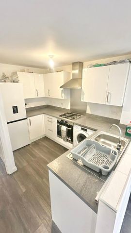 1 bedroom in a house share to rent - Photo 5