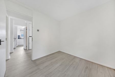 3 Bed Flat, Paul Street, E15 - Photo 3