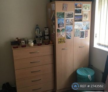 1 bedroom in a house share to rent - Photo 2