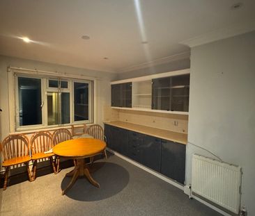 3 Bed Flat, Chatsworth Road, NW2 - Photo 2