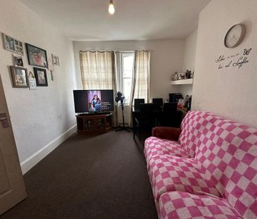 2 Bedroom Maisonette To Rent - Photo 4
