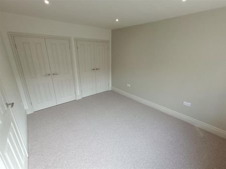 3 bedroom detached bungalow to rent - Photo 3