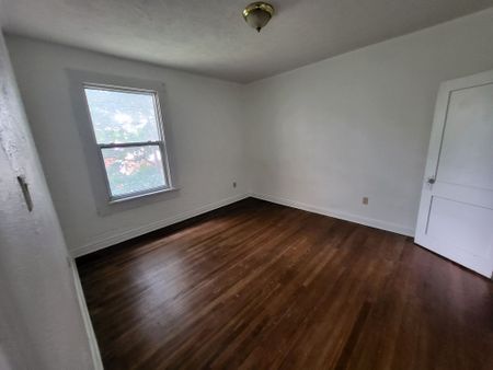 For Lease - 9 Proctor Boulevard Unit# 2, Hamilton, Ontario - Photo 2