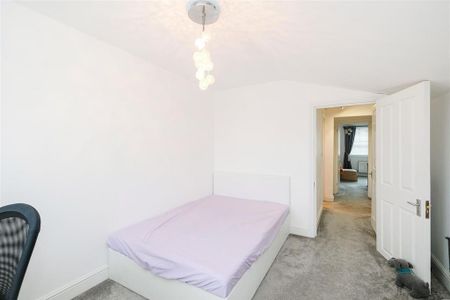 3 bedroom end of terrace house to rent - Photo 4