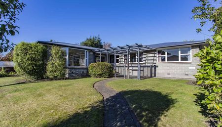 5 Bedroom Family Home in Sockburn - Photo 5