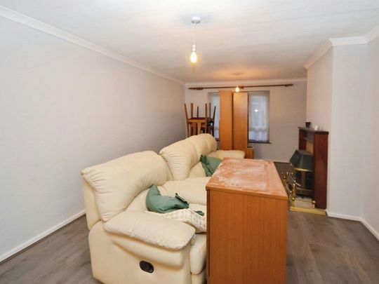 Terraced House to rent on - Photo 1