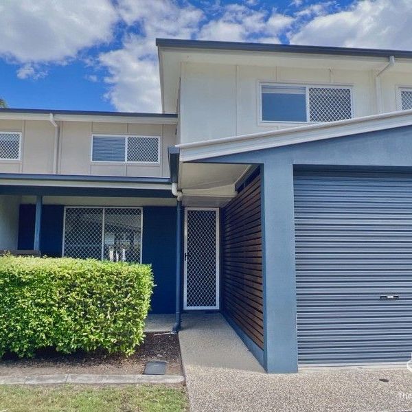 Stunning 3-Bedroom Townhouse â Ideal for Families or Professionals-Orange Grove Rd, Salisbury - Photo 1