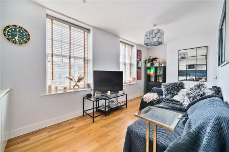 New Zealand Avenue, Walton-On-Thames, Surrey, KT12 - Photo 2