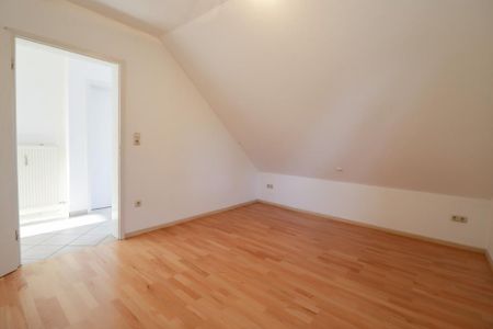 Helle Maisonette-Dachgeschosswohnung in gepflegter Doppelhaushälfte mit separatem Zugang - Photo 2