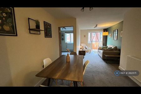 2 bedroom flat to rent - Photo 3