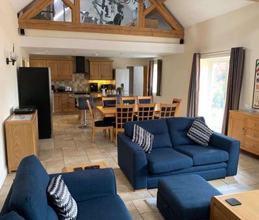 Modern, open-plan three bed / three bath barn conversion between Ta... - Photo 2
