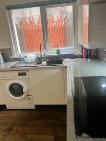 4 bedroom terraced house to rent - Photo 4