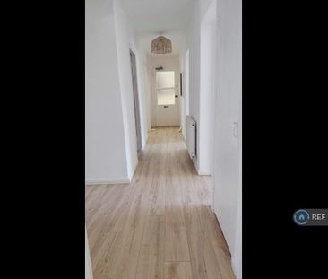 4 bedroom flat to rent - Photo 5