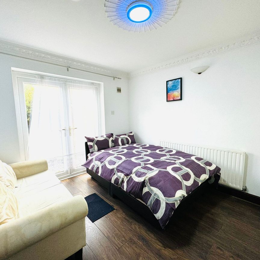 RM1 Bartlett Close | Poplar | London | E14 6LH - Photo 1
