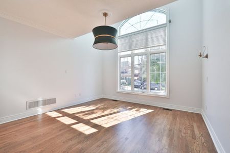 For Lease - 37 Castlegate Boulevard, Brampton, Ontario - Photo 5