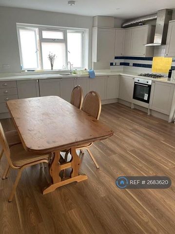 3 bedroom maisonette to rent - Photo 4