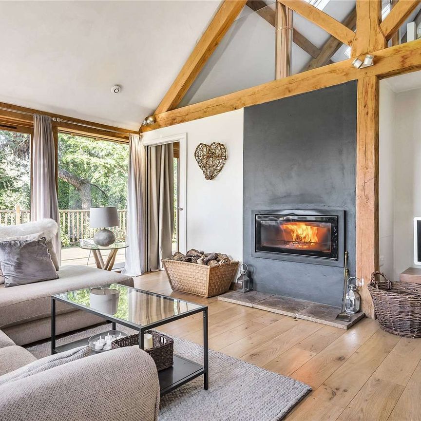 A beautiful 5 bedroom detached property with annexe in a beautiful countryside location. - Photo 1