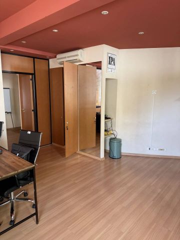Titre : Local à louer de 57,41 m² à Suresnes - Photo 5