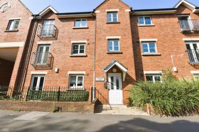 4 bedroom House in Abotts Mews, Leeds - Photo 3