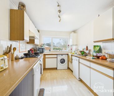2 bed flat to rent in Old Castle Walk, Gillingham, ME8 - Photo 5