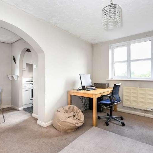 Hilda Wharf, Aylesbury, HP20 - Photo 1