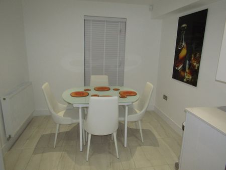 4 Bed Semi-Detached House, Gunson Street, M40 - Photo 2