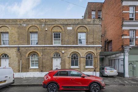 3 bedroom flat to rent - Photo 2