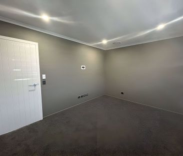 Huge Modern Luxury - Photo 3