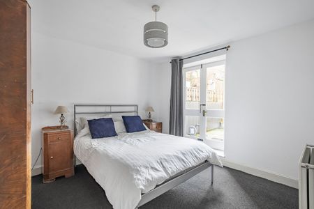 Elm Park, London, SW2 - Photo 4