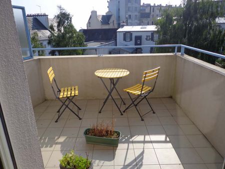 APPARTEMENT 50 M2 / PARKING PRIVATIF ET BALCON - Photo 2