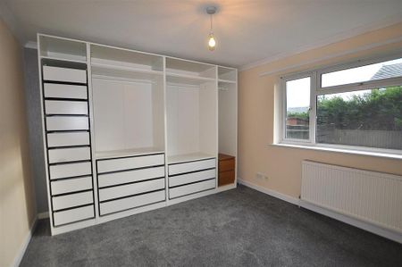 2 bedroom semi-detached bungalow to rent - Photo 4