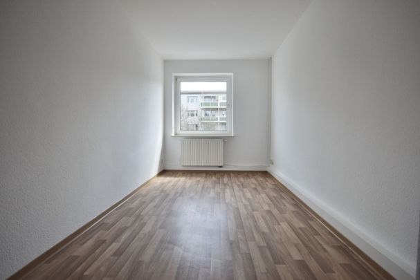 4-Zimmer • 2.Etage • Bad mit Fenster und Wanne • Küche mit Zugang Loggia • Idyllisches Grundstück - Foto 1