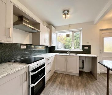2 bedroom terraced house to rent - Photo 4