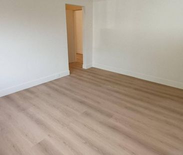 Style and Comfort, Fully Renovated & Architecturally Designed 4 Bed... - Photo 3