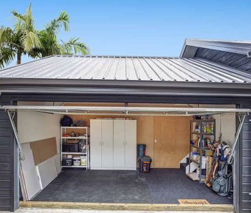 Charming 4BR Browns Bay Haven - Photo 3