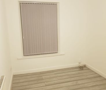 3 Bed Terraced House, Smyrna St, OL4 - Photo 3