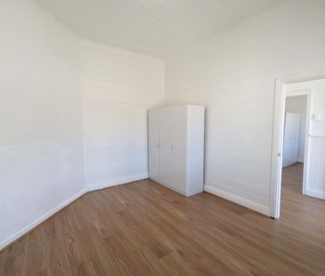 CHARMING MODERN COTTAGE - Photo 3