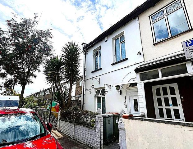3 bedroom semi-detached house to rent - Photo 1