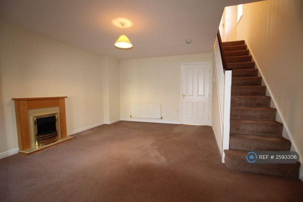 3 bedroom semi-detached house to rent - Photo 1