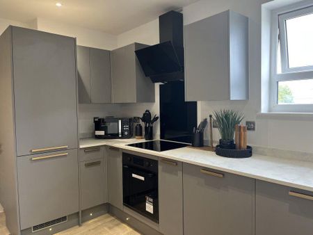 1 bedroom in a house share to rent - Photo 2